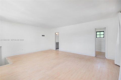 Casa en alquiler en North Bay Village, Florida, 3 dormitorios, 215.9 m2 № 2055598 - foto 21