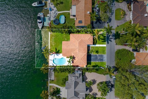Casa en alquiler en North Bay Village, Florida, 3 dormitorios, 215.9 m2 № 2055598 - foto 3