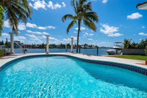 Casa en alquiler en North Bay Village, Florida, 3 dormitorios, 215.9 m2 № 2055598 - foto 26