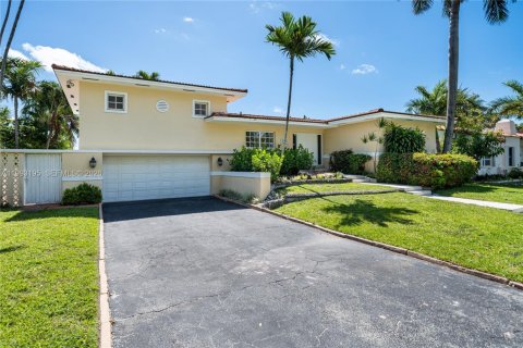 Casa en alquiler en North Bay Village, Florida, 3 dormitorios, 215.9 m2 № 2055598 - foto 10