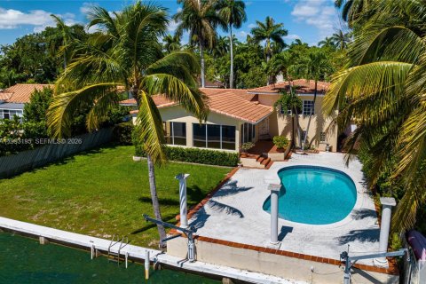 Casa en alquiler en North Bay Village, Florida, 3 dormitorios, 215.9 m2 № 2055598 - foto 9