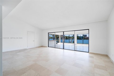 Casa en alquiler en North Bay Village, Florida, 3 dormitorios, 215.9 m2 № 2055598 - foto 13