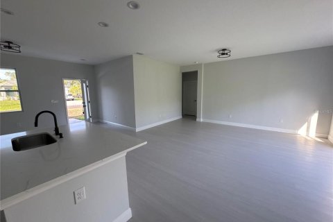 Casa en alquiler en Englewood, Florida, 4 dormitorios, 151.99 m2 № 1803835 - foto 2