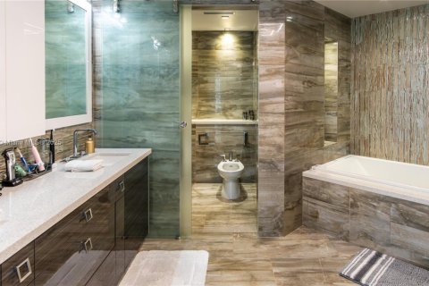 Condo in Sunny Isles Beach, Florida, 4 bedrooms  № 1945440 - photo 27