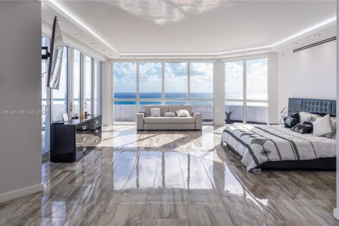 Condo in Sunny Isles Beach, Florida, 4 bedrooms  № 1945440 - photo 24
