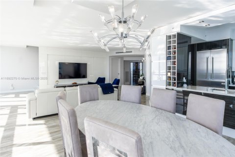 Condo in Sunny Isles Beach, Florida, 4 bedrooms  № 1945440 - photo 9