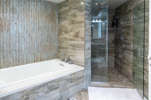 Condo in Sunny Isles Beach, Florida, 4 bedrooms  № 1945440 - photo 29