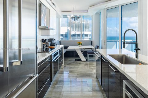 Condo in Sunny Isles Beach, Florida, 4 bedrooms  № 1945440 - photo 19