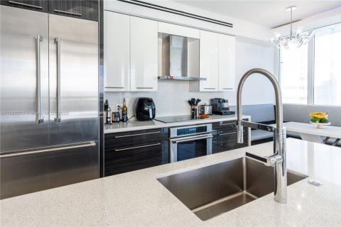 Condo in Sunny Isles Beach, Florida, 4 bedrooms  № 1945440 - photo 17