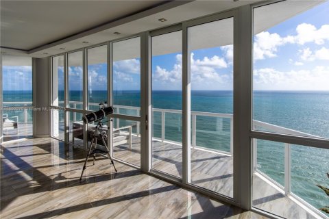 Condo in Sunny Isles Beach, Florida, 4 bedrooms  № 1945440 - photo 11