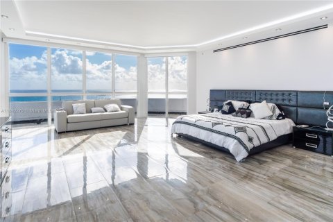 Condo in Sunny Isles Beach, Florida, 4 bedrooms  № 1945440 - photo 26