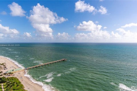 Condo in Sunny Isles Beach, Florida, 4 bedrooms  № 1945440 - photo 23