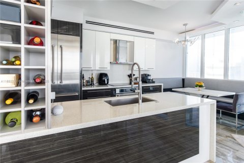 Condo in Sunny Isles Beach, Florida, 4 bedrooms  № 1945440 - photo 16