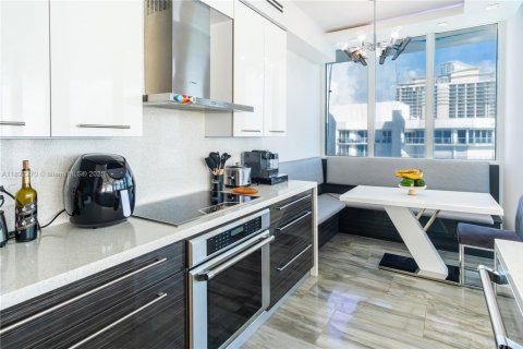 Condo in Sunny Isles Beach, Florida, 4 bedrooms  № 1945440 - photo 20
