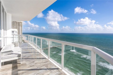 Condo in Sunny Isles Beach, Florida, 4 bedrooms  № 1945440 - photo 22