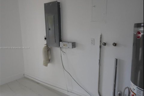 House in Miami, Florida 3 bedrooms, 96.53 sq.m. № 1864797 - photo 11