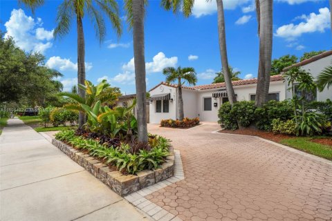Снять в аренду виллу или дом в Холливуд, Флорида 4 спальни, 178м2, № 1950054 - фото 2