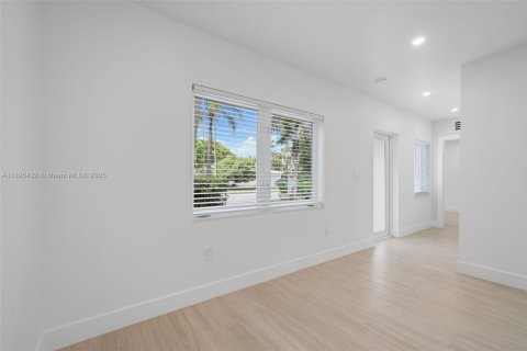 Снять в аренду виллу или дом в Холливуд, Флорида 4 спальни, 178м2, № 1950054 - фото 30