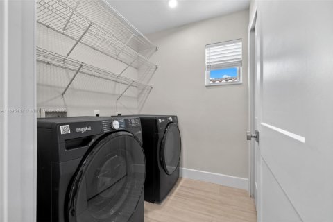 Снять в аренду виллу или дом в Холливуд, Флорида 4 спальни, 178м2, № 1950054 - фото 14