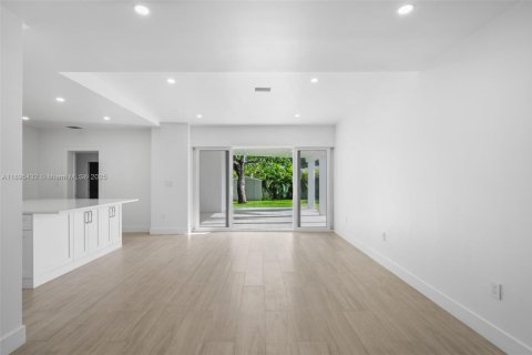 Снять в аренду виллу или дом в Холливуд, Флорида 4 спальни, 178м2, № 1950054 - фото 11