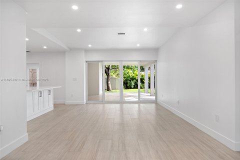 Снять в аренду виллу или дом в Холливуд, Флорида 4 спальни, 178м2, № 1950054 - фото 5