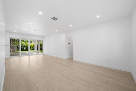 Снять в аренду виллу или дом в Холливуд, Флорида 4 спальни, 178м2, № 1950054 - фото 4