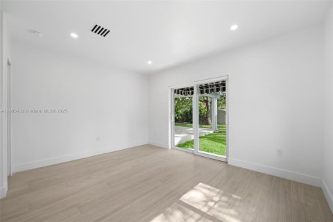 Снять в аренду виллу или дом в Холливуд, Флорида 4 спальни, 178м2, № 1950054 - фото 24