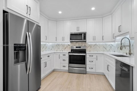 Снять в аренду виллу или дом в Холливуд, Флорида 4 спальни, 178м2, № 1950054 - фото 7