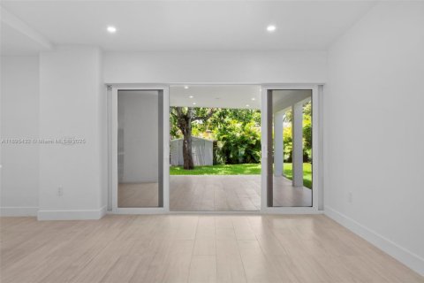 Снять в аренду виллу или дом в Холливуд, Флорида 4 спальни, 178м2, № 1950054 - фото 8