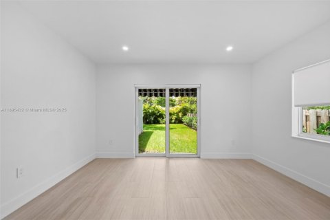 Снять в аренду виллу или дом в Холливуд, Флорида 4 спальни, 178м2, № 1950054 - фото 22