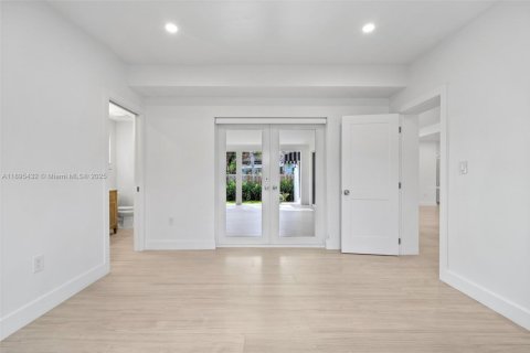 Снять в аренду виллу или дом в Холливуд, Флорида 4 спальни, 178м2, № 1950054 - фото 18