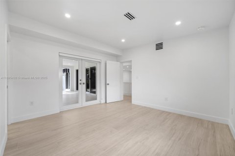 Снять в аренду виллу или дом в Холливуд, Флорида 4 спальни, 178м2, № 1950054 - фото 16