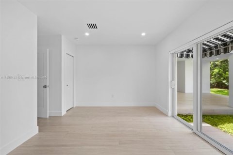 Снять в аренду виллу или дом в Холливуд, Флорида 4 спальни, 178м2, № 1950054 - фото 26