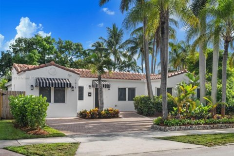 Снять в аренду виллу или дом в Холливуд, Флорида 4 спальни, 178м2, № 1950054 - фото 1