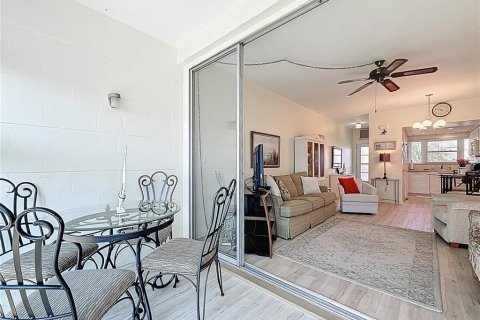 Condo in Saint Pete Beach, Florida, 1 bedroom  № 1658698 - photo 11