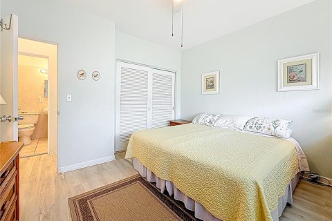 Condo in Saint Pete Beach, Florida, 1 bedroom  № 1658698 - photo 25