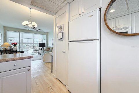 Condo in Saint Pete Beach, Florida, 1 bedroom  № 1658698 - photo 18