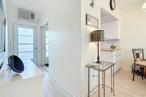 Condo in Saint Pete Beach, Florida, 1 bedroom  № 1658698 - photo 5