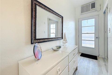 Condo in Saint Pete Beach, Florida, 1 bedroom  № 1658698 - photo 21