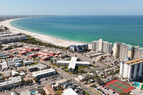 Condo in Saint Pete Beach, Florida, 1 bedroom  № 1658698 - photo 14