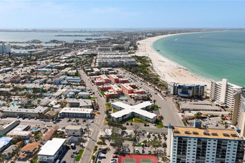 Condo in Saint Pete Beach, Florida, 1 bedroom  № 1658698 - photo 15