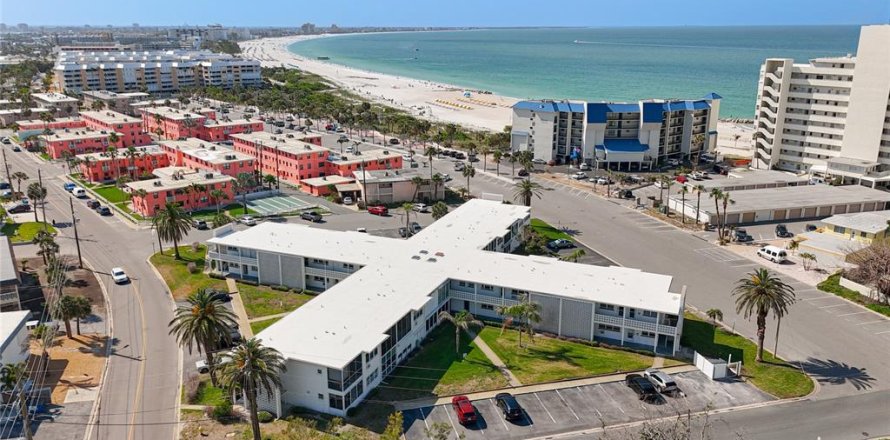 Condo in Saint Pete Beach, Florida, 1 bedroom  № 1658698