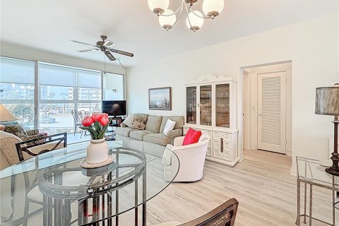 Condo in Saint Pete Beach, Florida, 1 bedroom  № 1658698 - photo 9