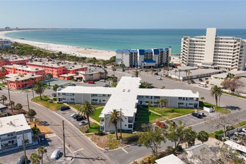 Condo in Saint Pete Beach, Florida, 1 bedroom  № 1658698 - photo 2