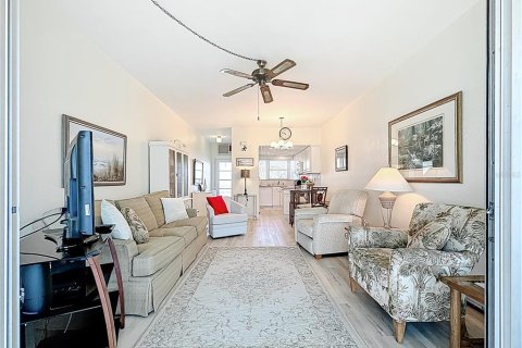 Condo in Saint Pete Beach, Florida, 1 bedroom  № 1658698 - photo 24