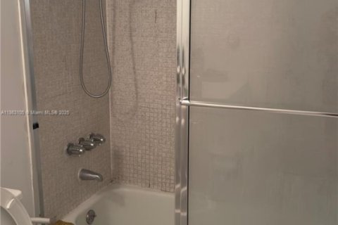 Condo in Sunny Isles Beach, Florida, 1 bedroom  № 1890334 - photo 12
