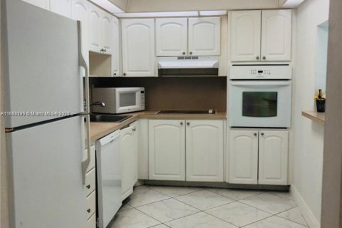 Copropriété à louer à Sunny Isles Beach, Floride: 1 chambre, 93.37 m2 № 1890334 - photo 3
