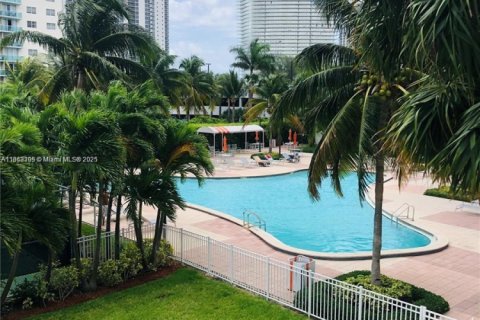 Copropriété à louer à Sunny Isles Beach, Floride: 1 chambre, 93.37 m2 № 1890334 - photo 1