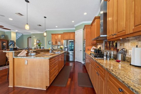House in Tampa, Florida 4 bedrooms, 294.04 sq.m. № 2302864 - photo 25