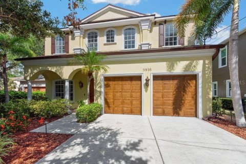 House in Tampa, Florida 4 bedrooms, 294.04 sq.m. № 2302864
